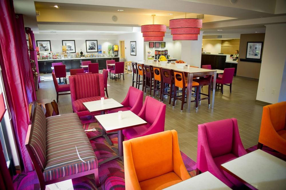 Hampton Inn Oakland-Хейуорд Экстерьер фото
