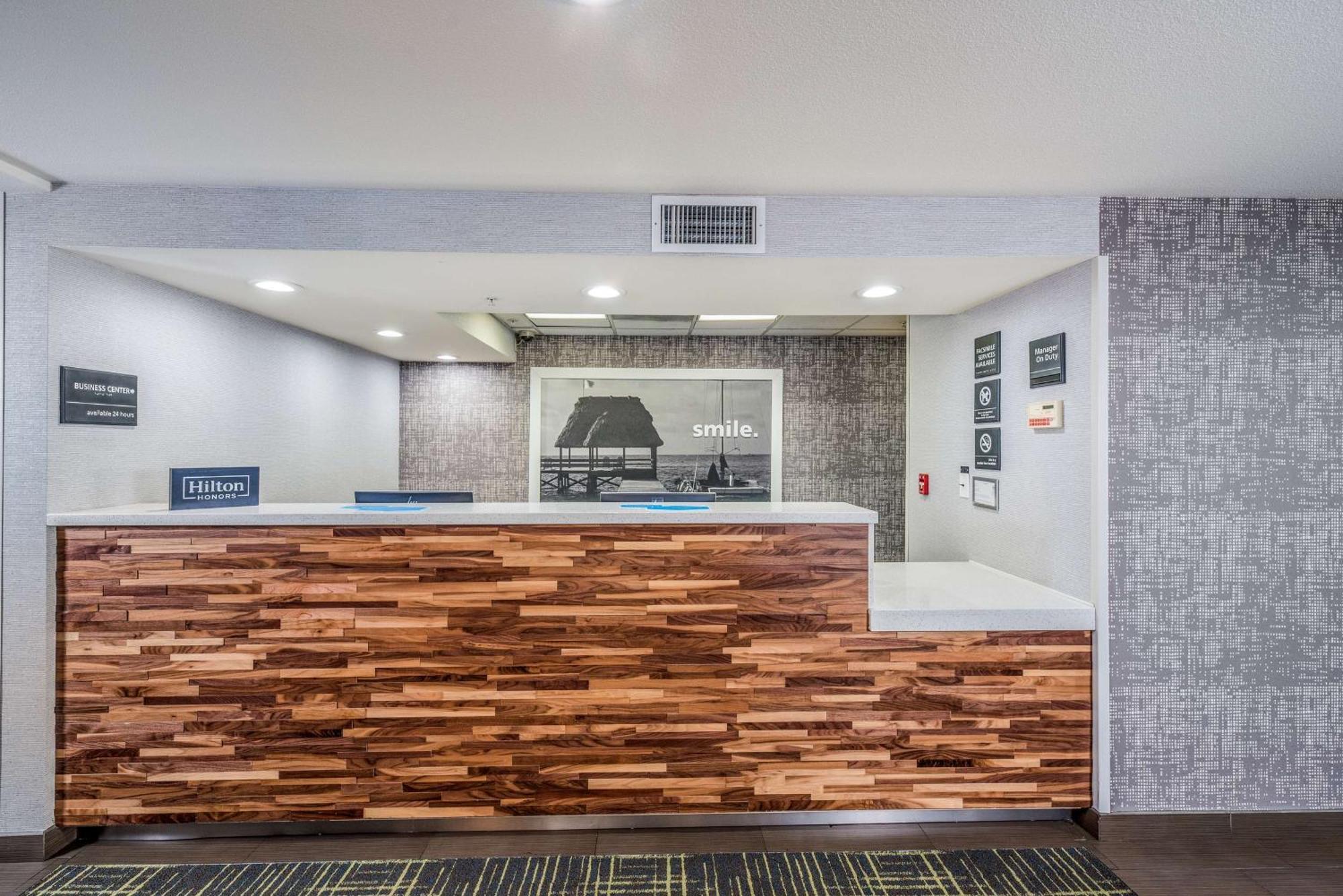 Hampton Inn Oakland-Хейуорд Экстерьер фото