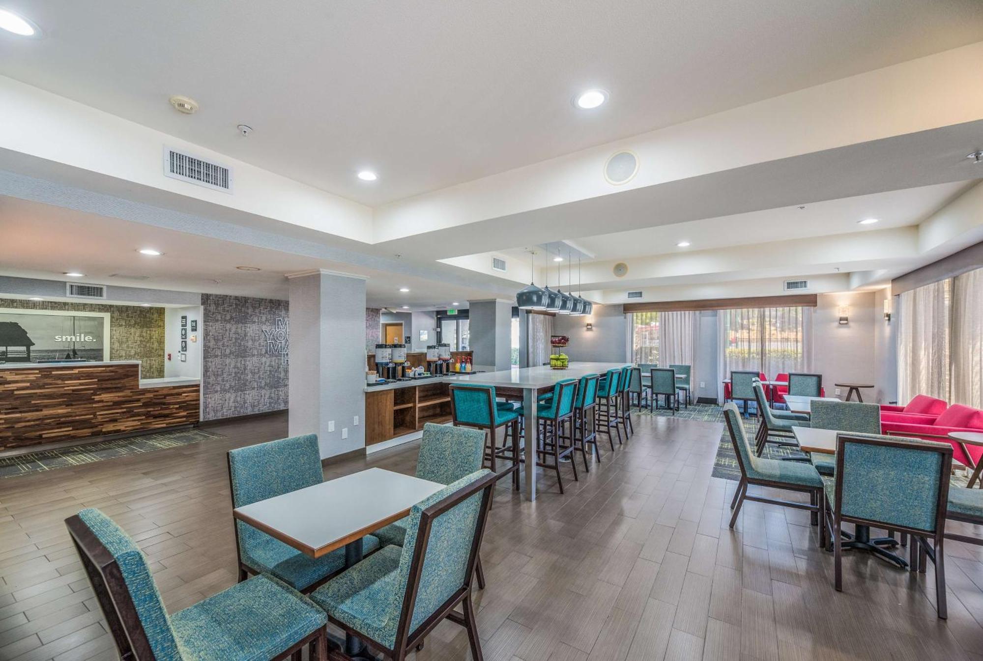 Hampton Inn Oakland-Хейуорд Экстерьер фото