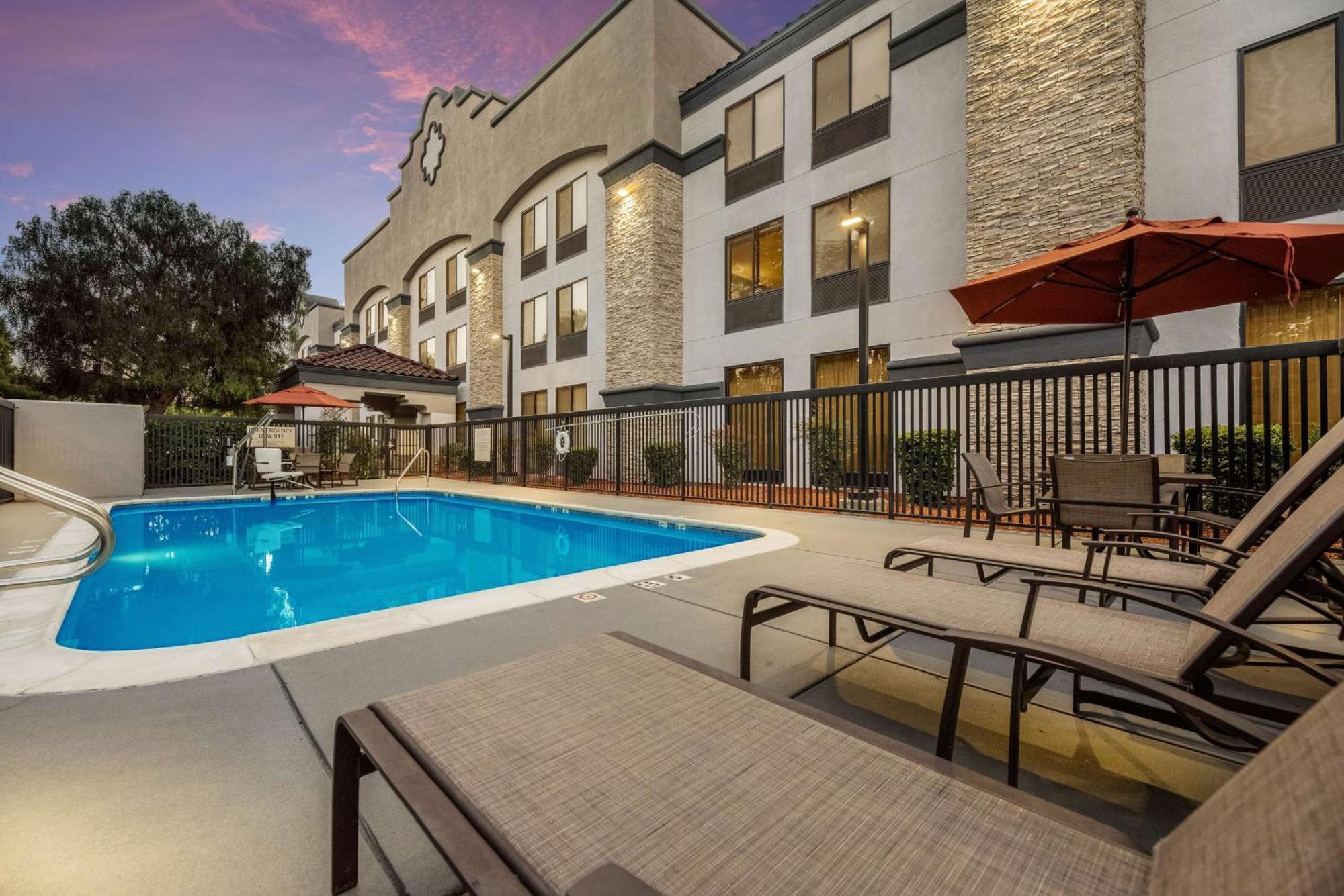 Hampton Inn Oakland-Хейуорд Экстерьер фото