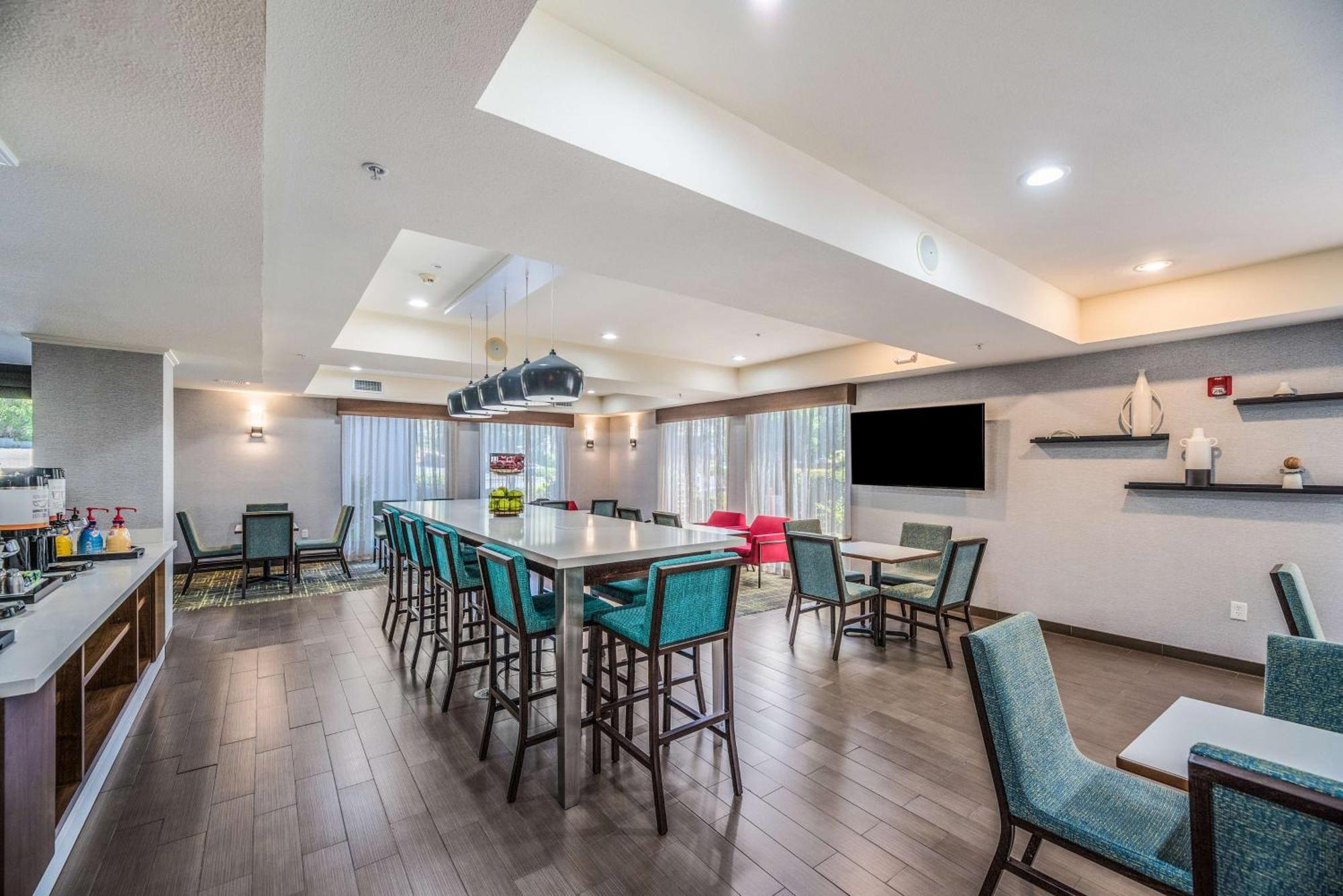 Hampton Inn Oakland-Хейуорд Экстерьер фото