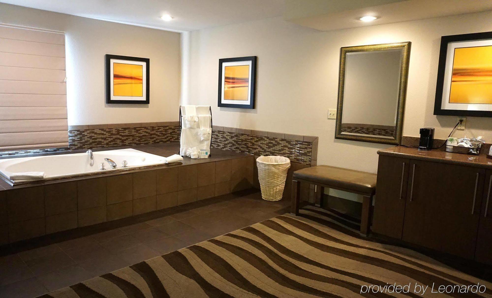 Hampton Inn Oakland-Хейуорд Экстерьер фото